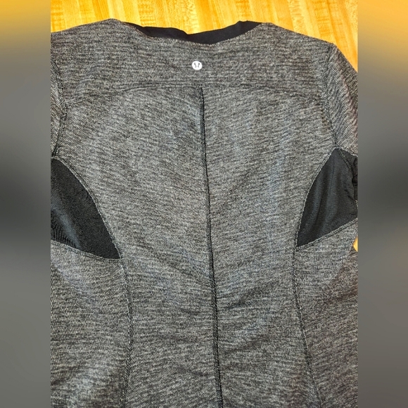 LULULEMON Base Runner Long Sleeve, size 6 - Picture 9 of 13